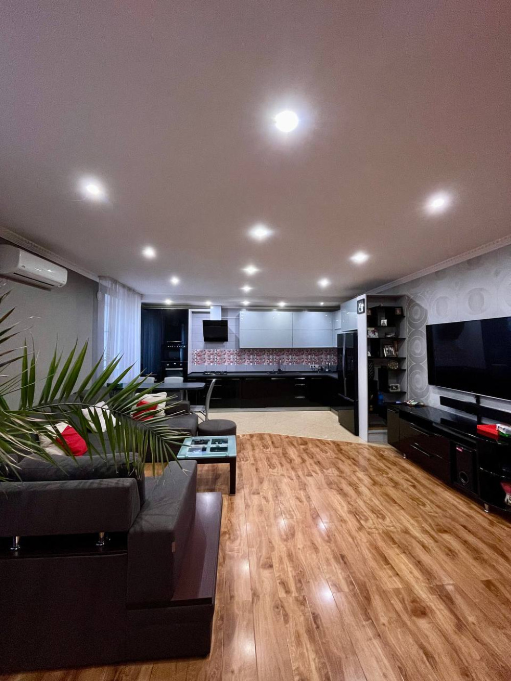 3-комнатные, 160 м²